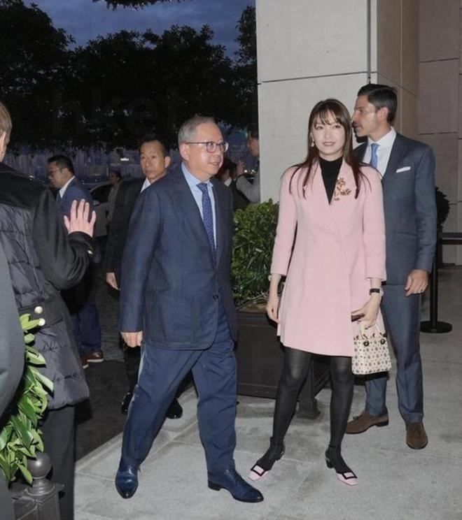 香港四大家族郑裕彤孙子大婚刘銮雄坐轮椅现身赌王四太来祝贺(图12)